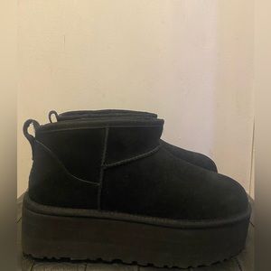 UGG CLASSIC ULTRA MINI PLATFORM BLACK FUR SUEDE New No Box tried on only